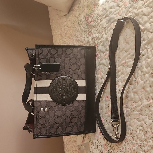 Coach Handbags - Coach dempsey purse
